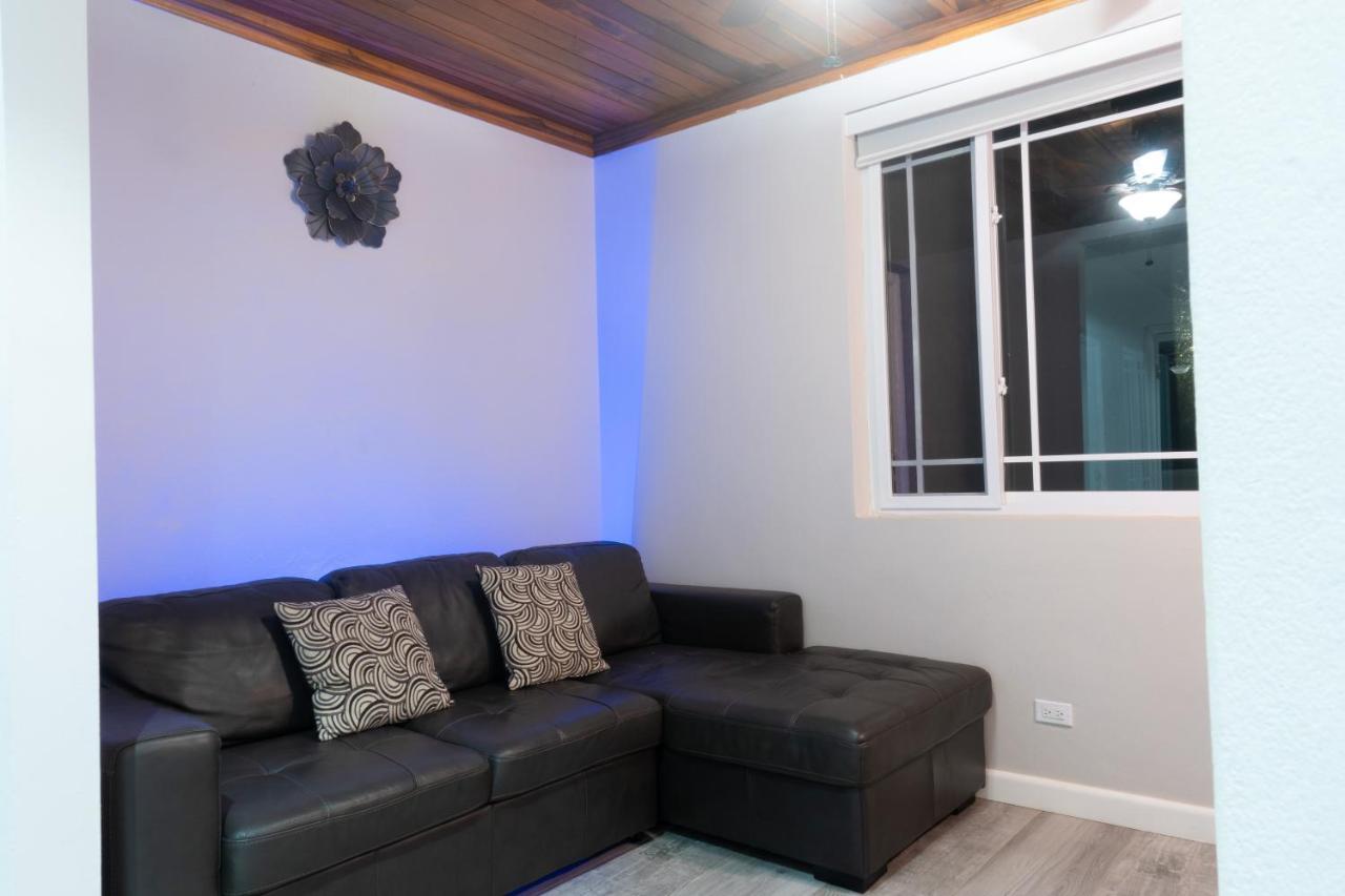Soak'D Pineapple Villa Berrydale Exterior foto